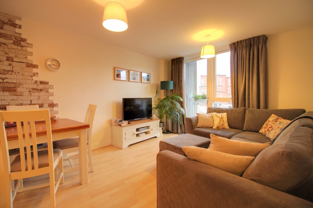 2 Bedroom Apartment For Sale in Park Central Birmingham City Centre