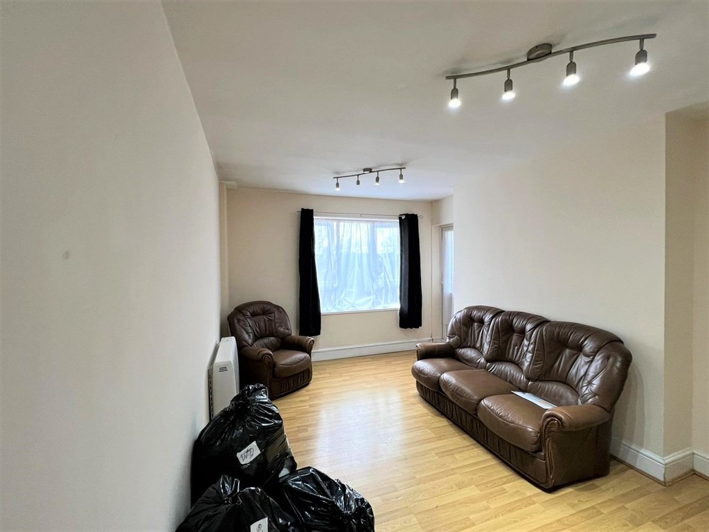 3 Bedroom Apartment For Sale in Longbridge Birmingham James Laurence