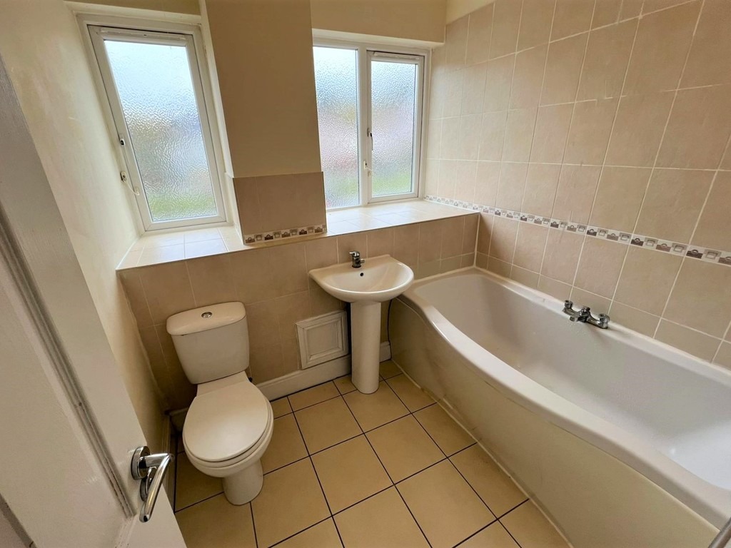 3 Bedroom Apartment For Sale in Longbridge Birmingham James Laurence